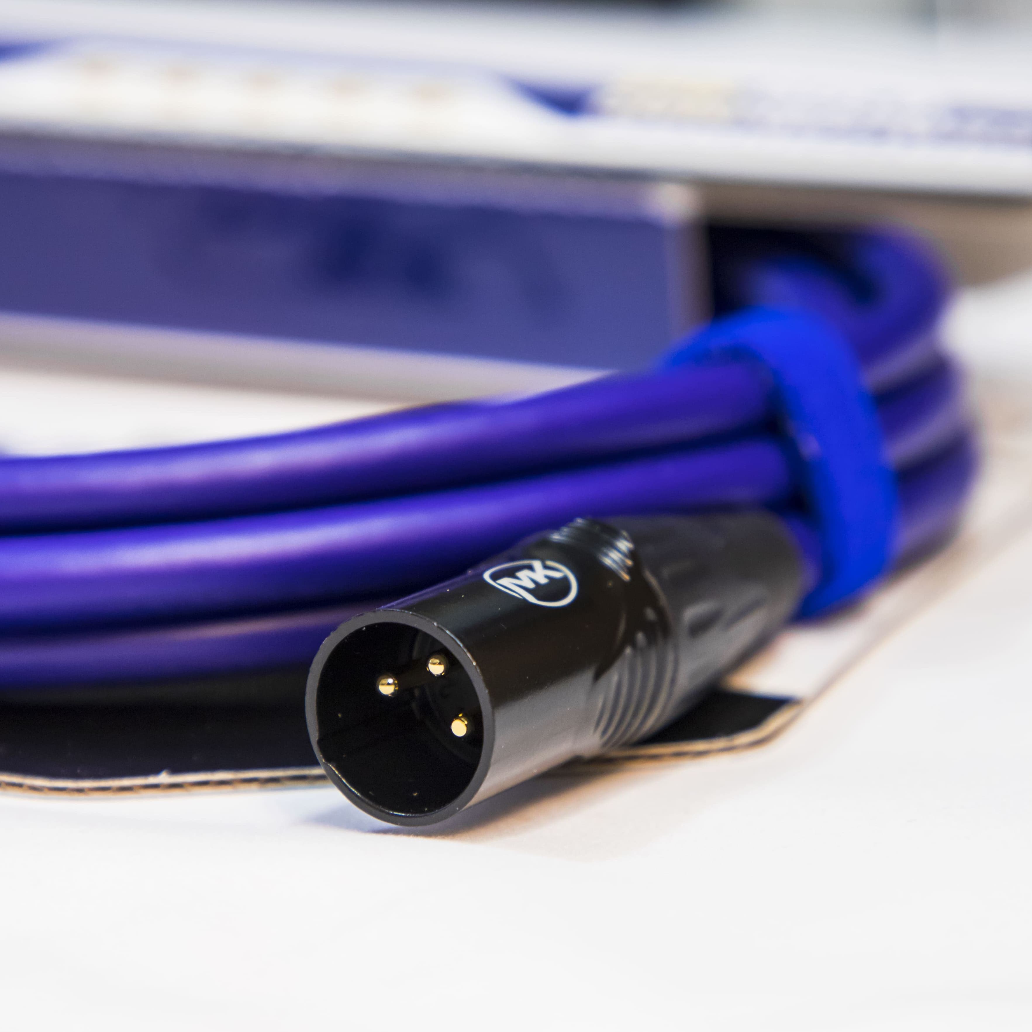 Микрофонный кабель MUZKABEL XXFMK1V, XLR - XLR миниатюра 4